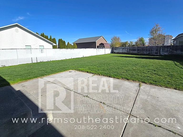 2801 E Chasewood Dr — Photo 24