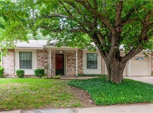 2702 Ozark Dr, Arlington, TX 76014