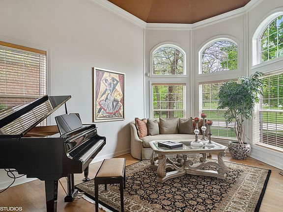 3rd image of 3855 Anjou Ln
