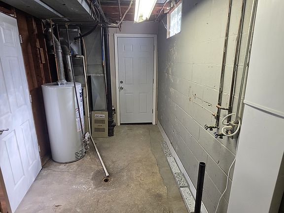 5th image of 3853 Mollane St NW