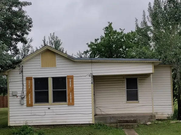 314 E Huffman St, Krum, TX 76249