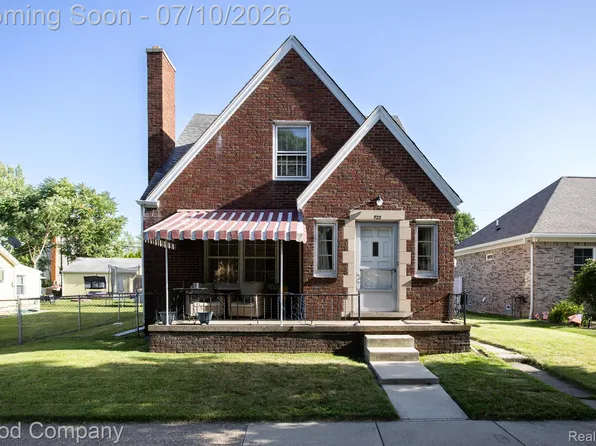 723 Pine St, Wyandotte, MI 48192