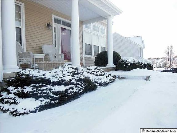 2nd image of 2411 Forest Cir