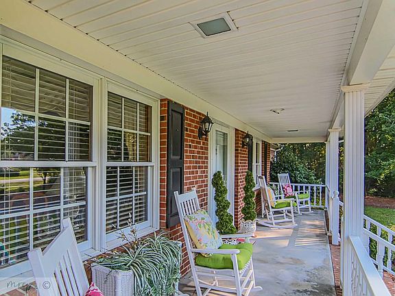 5th image of 206 Walden Woods Dr