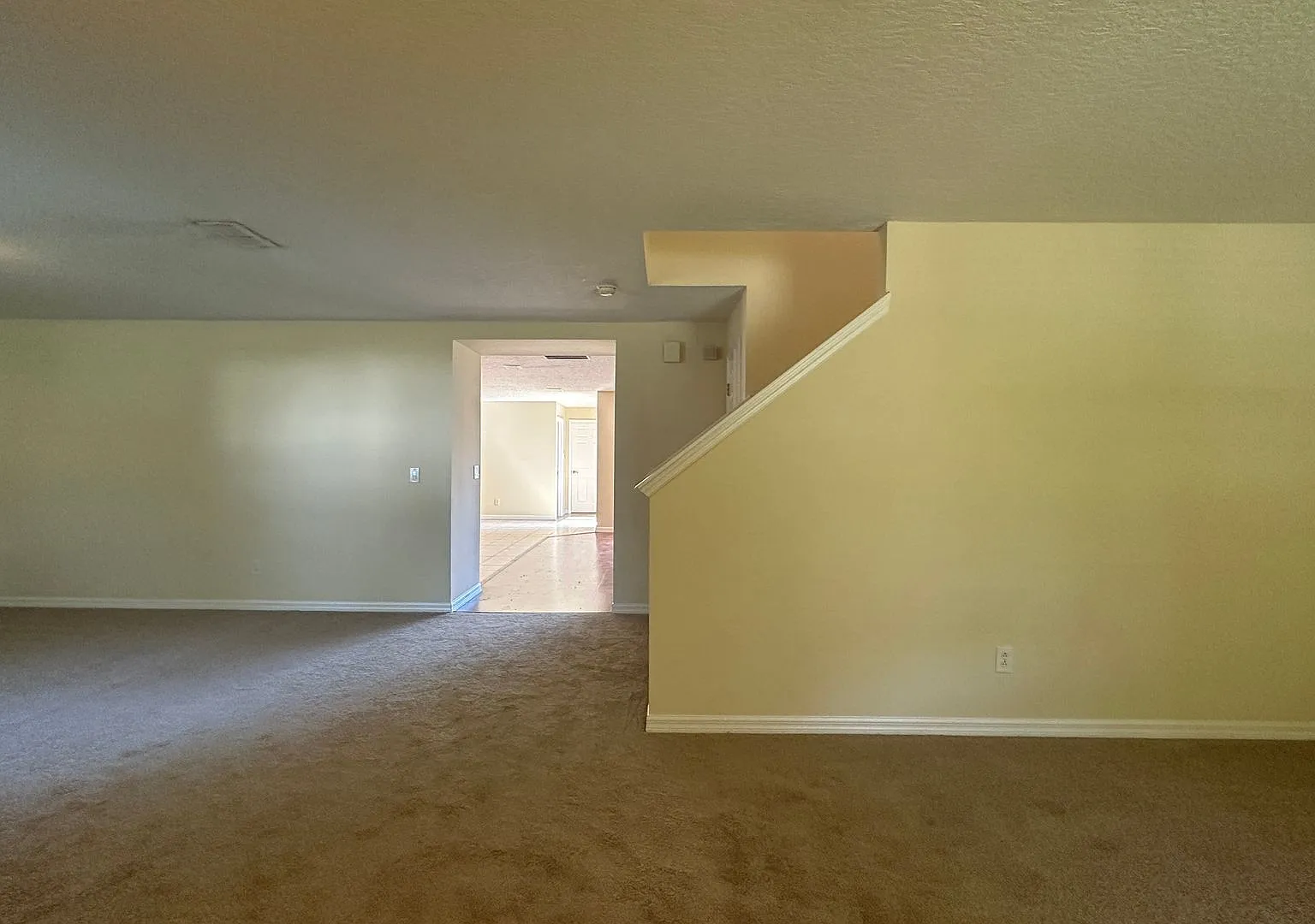 Gorgeous 6 Bed 3.5 Bath Plus Loft Home For Rent In Orlando, Fl Lawn Care Included — Photo 2