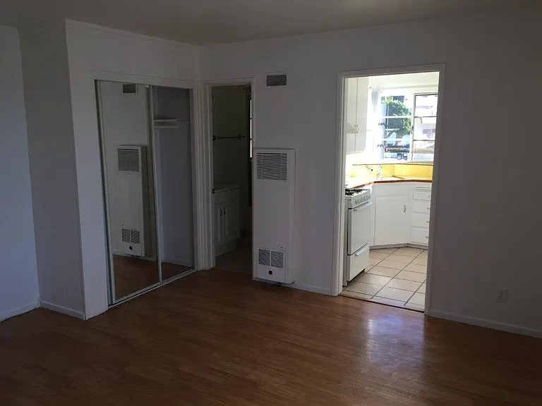 3796 Colonial Ave #7 — Photo 2
