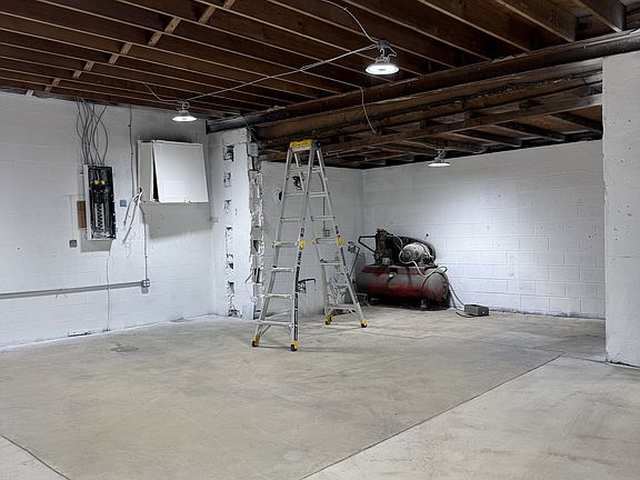 2nd image of 2325-33 S 72nd St