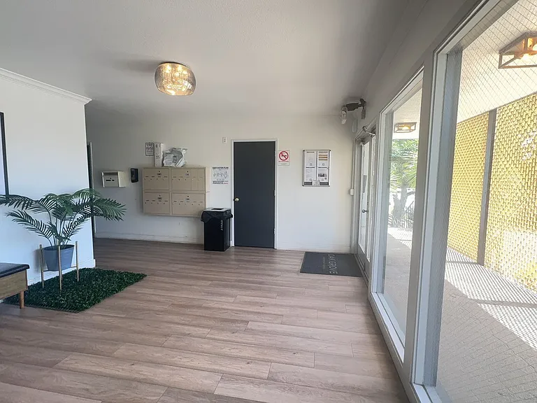 351 Lester Ave — Photo 7