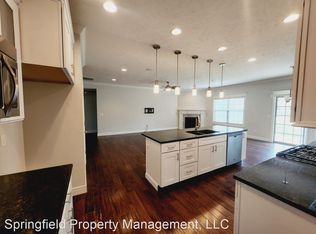 5040 E Hedgerow Dr, Springfield, MO 65802