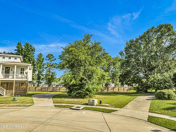 2nd image of 1462 Georgia Pl #12