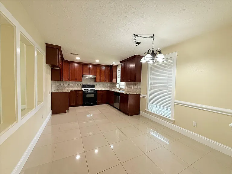 2410 Old Fort Rd — Photo 3