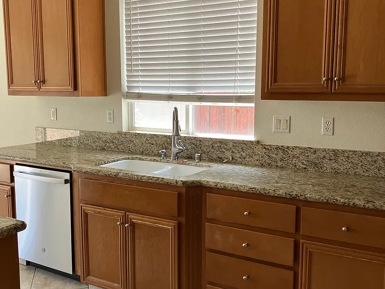 124 W Verano Ct — Photo 6