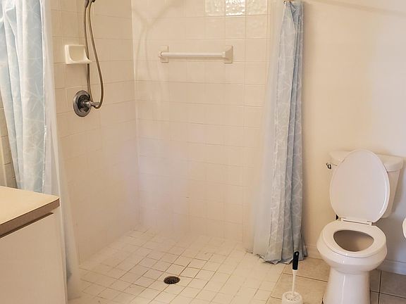 3rd image of 3423 Juniper Dr