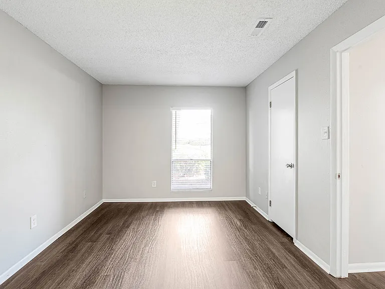 Rivercreek Apartments — Photo 21