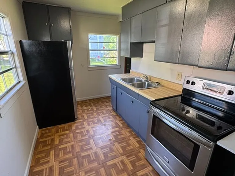 4129 Robinwood Dr — Photo 3