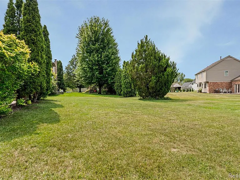 47105 Liberty Bell Rd E — Photo 46