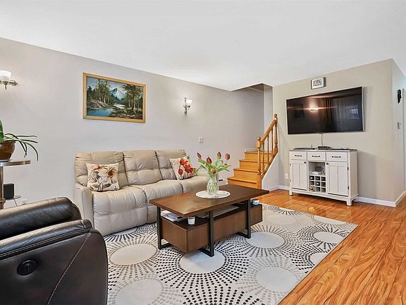 3rd image of 2853 W 27th St
