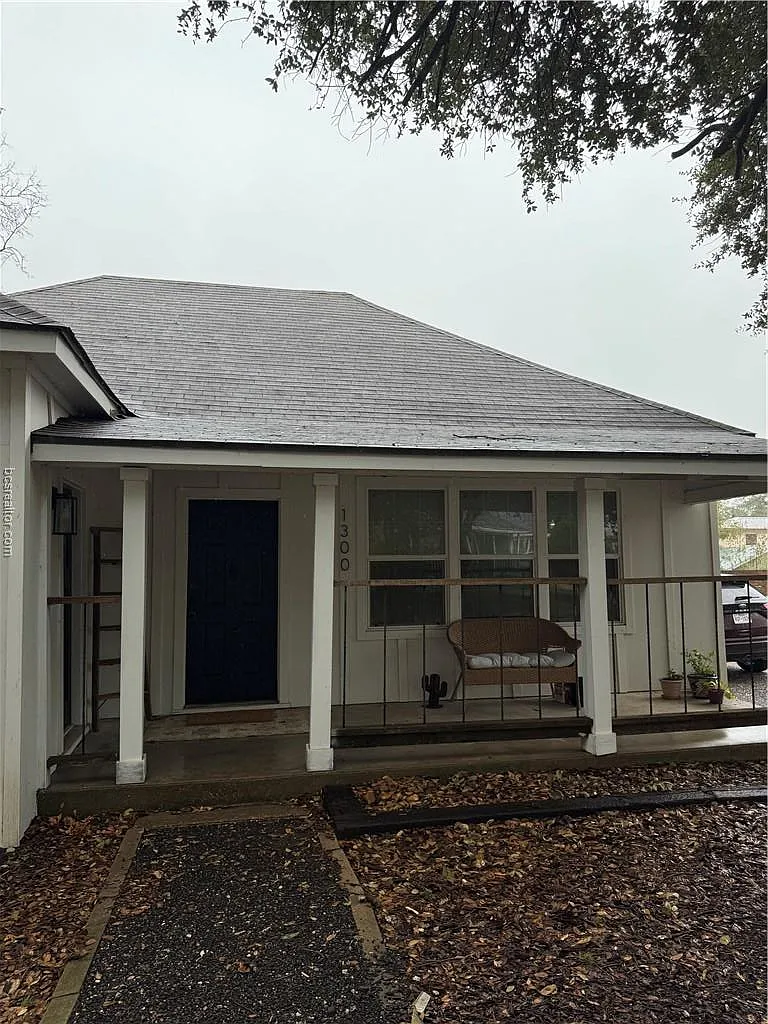 2 bed, 990 sqft, $1,500 — Photo 2