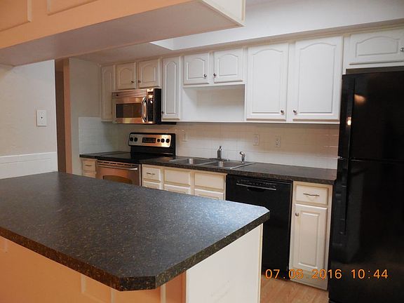 5th image of 420 S Center St