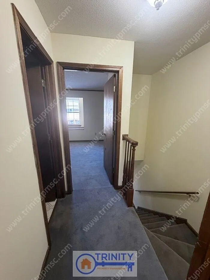 Building Photo - 415 Nelson Dr #C
