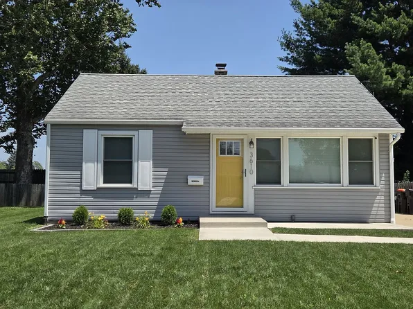 3610 N Twelve Oaks Dr, Peoria, IL 61604
