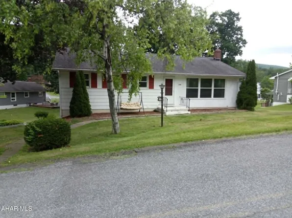 168 Indiana Dr, Altoona, PA 16602