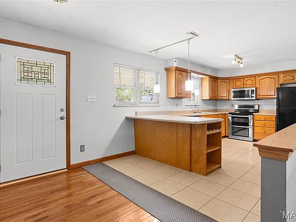 3rd image of 1316 Thomas Dr