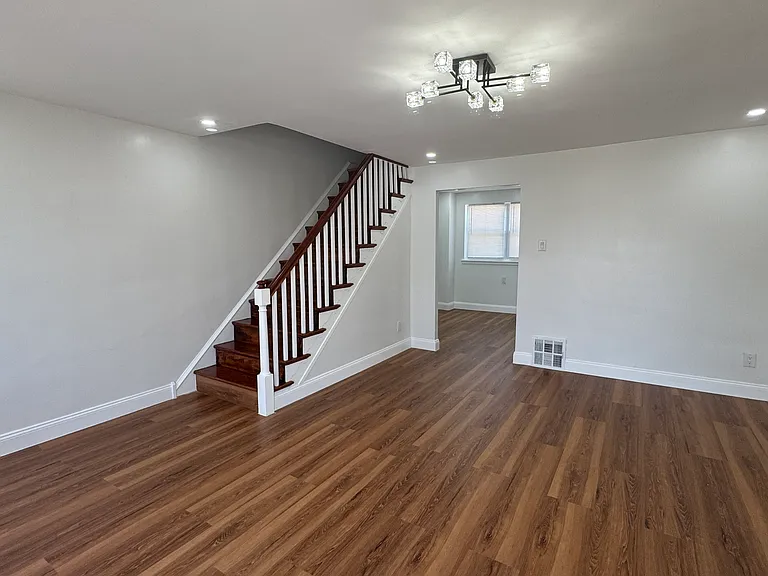 7112 Bustleton Ave — Photo 1