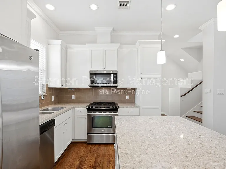8239 Cambridge St — Photo 10