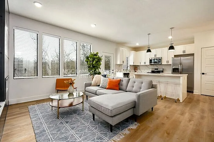 3 bed, 2.5 bath, 1463 sqft, $1,995 — Photo 4