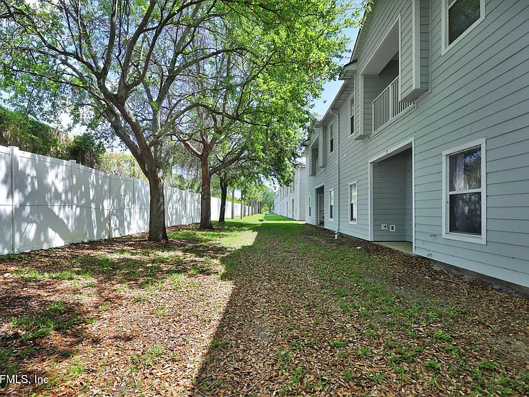 7047 Deer Lodge Cir #102 — Photo 19