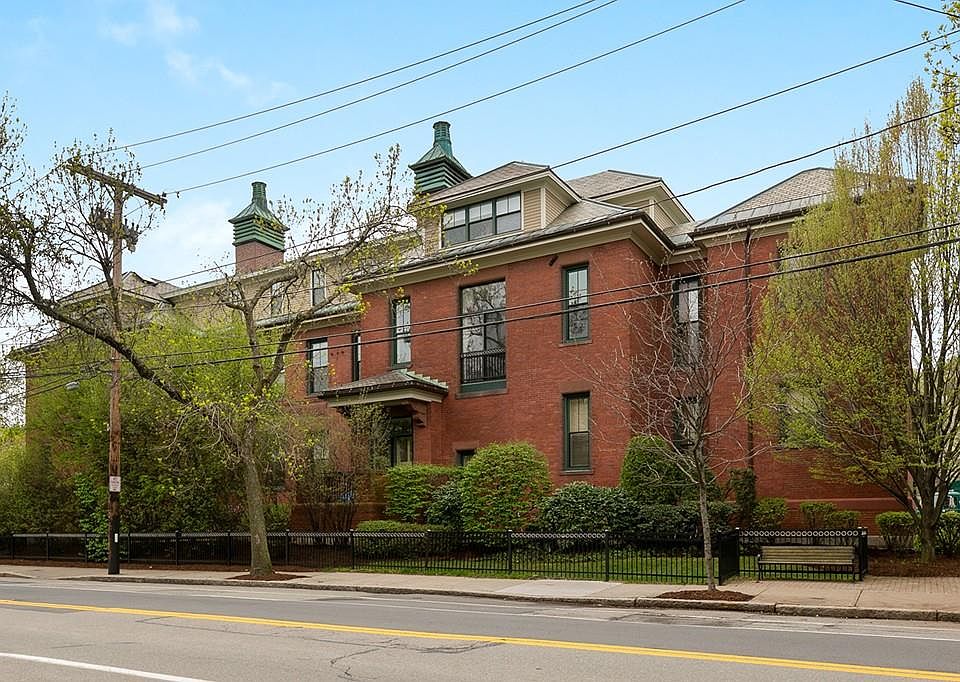 2nd image of 275 Cypress St APT 302