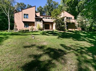 71 Mosle Rd, Far Hills, NJ 07931