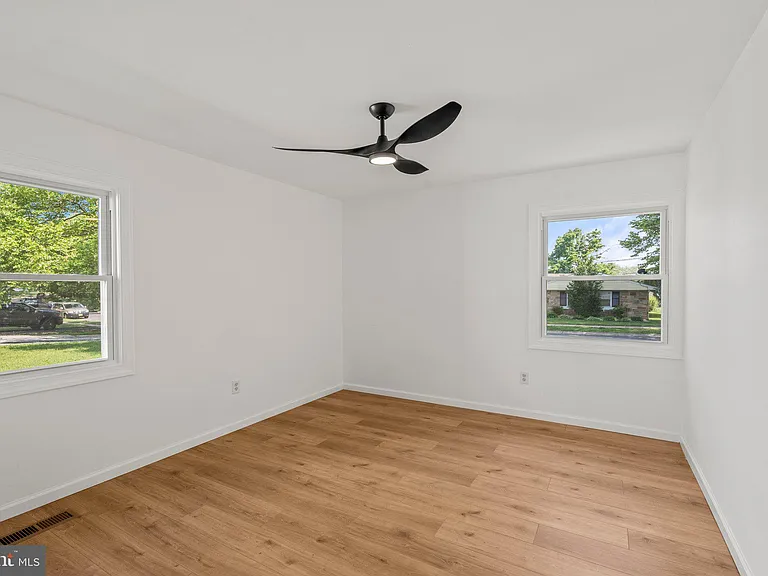 29 Hinsdale Ln — Photo 20