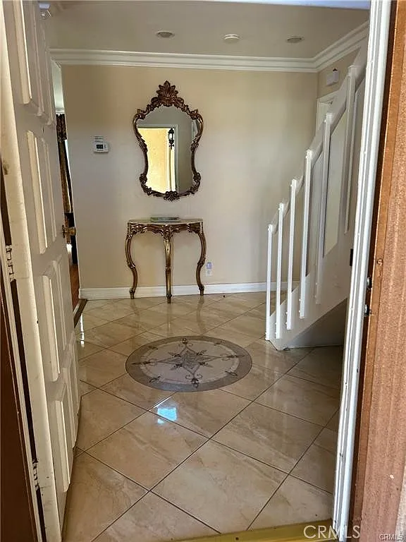 5 bed, 2300 sqft, $6,500 — Photo 2