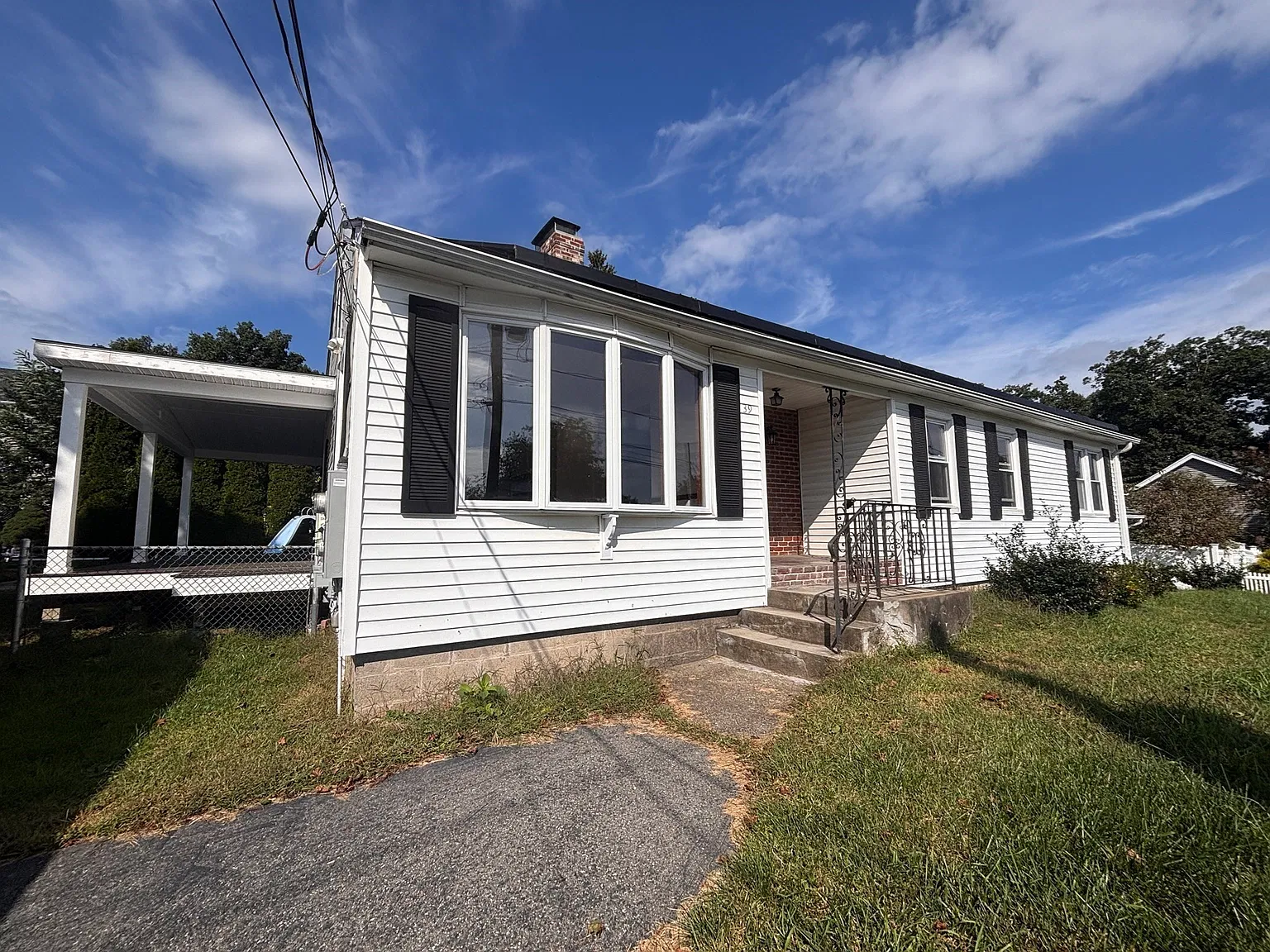 4 bed, 1.0 bath, 2534 sqft, $3,500 — Photo 2