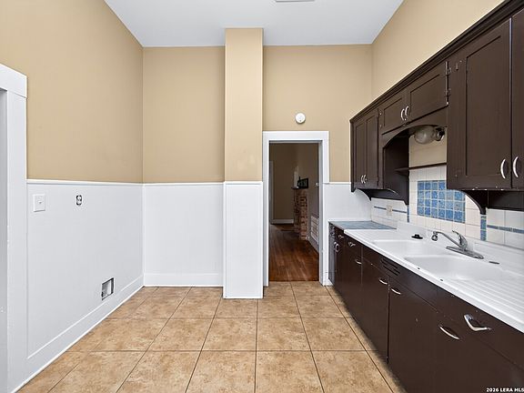 5th image of 301 Jefferson Dr