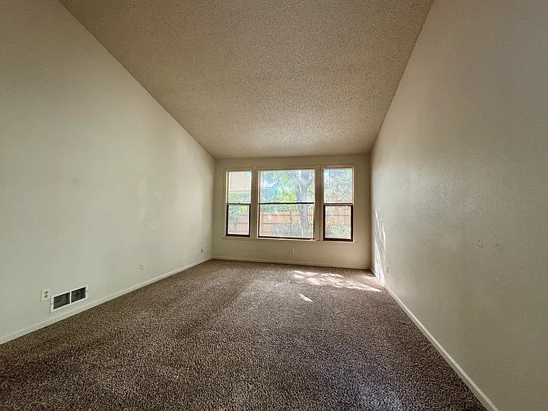 2404 S Holman Cir — Photo 14