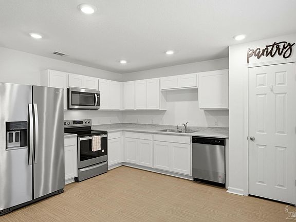 5th image of 7804 Maxton Rd