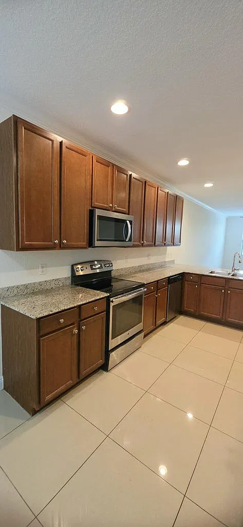 3 bed, 1660 sqft, $3,900 — Photo 1