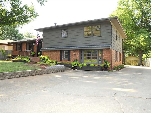 2nd image of 1001 W Liberty Ave