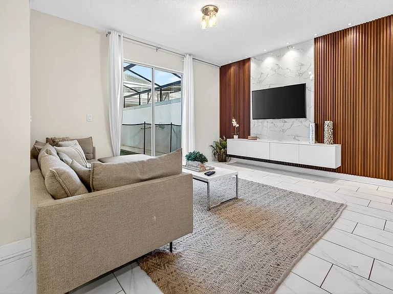 Plunker Dr — Photo 18