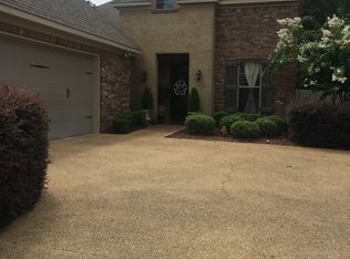 100 Oakmont Rd, Starkville, MS 39759