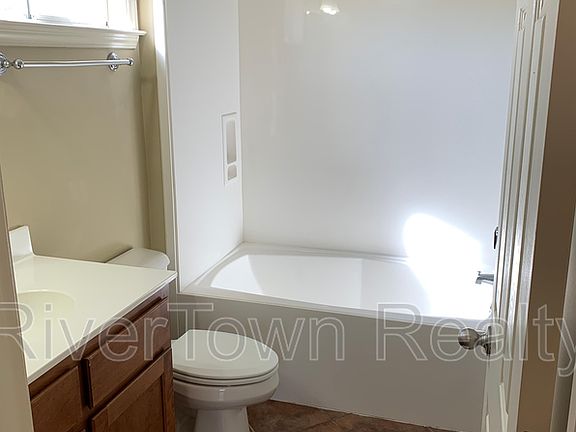 4th image of 645 Gookin Pl #102