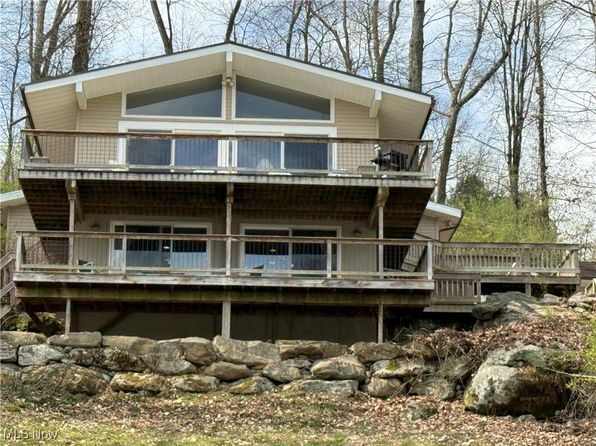 1820 W Buckhorn Dr, Millersburg, OH 44654