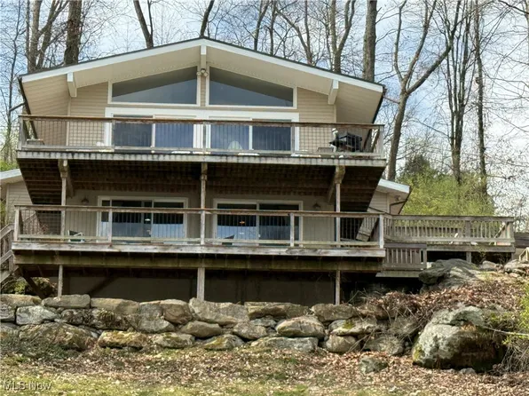 1820 W Buckhorn Dr, Millersburg, OH 44654