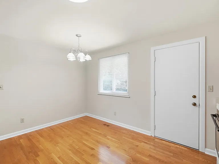 6537 Highbury Rd — Photo 9