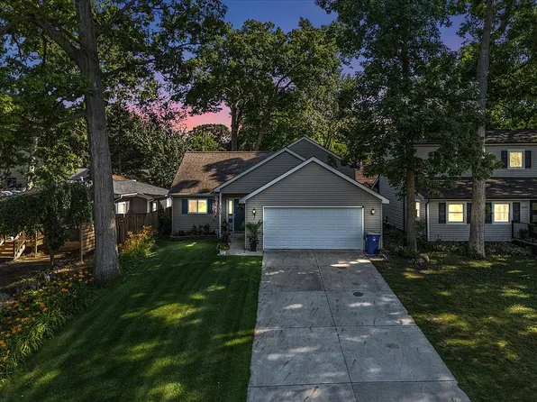 3633 Richmond Ave, Waterford, MI 48328