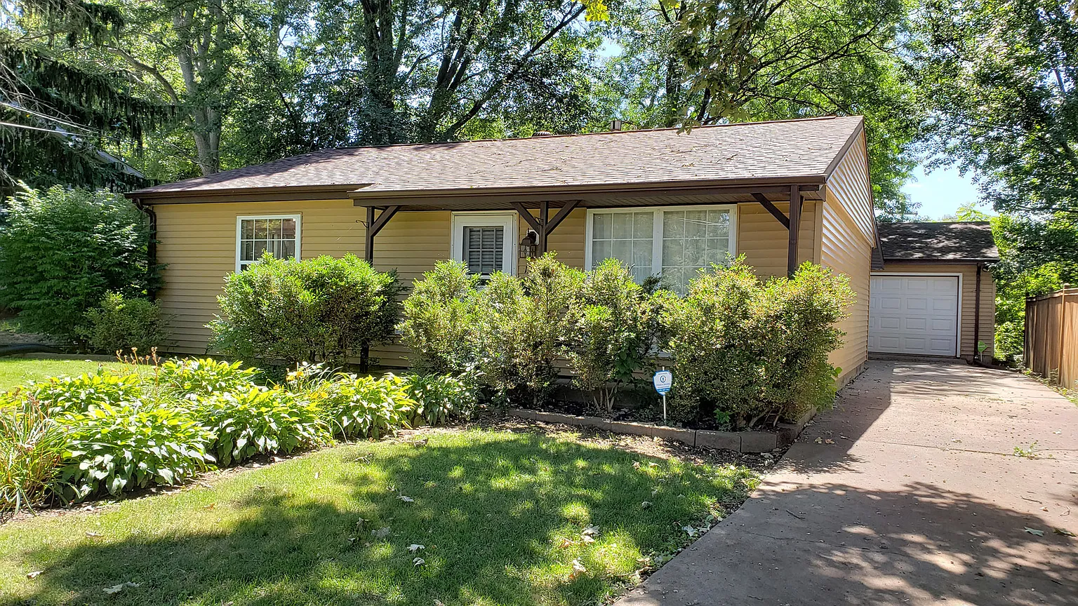 1306 W Elm St photo 1