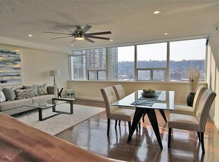 120 Duke St #1604, Hamilton, ON L8P4T1